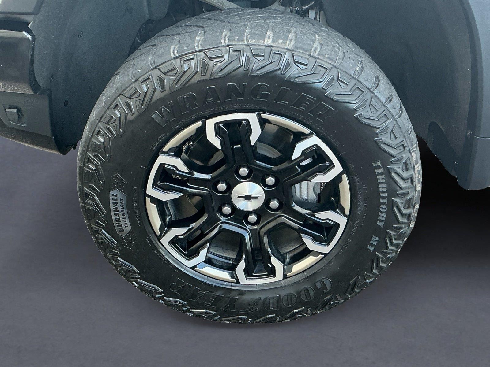 Used 2025 Chevrolet Silverado 1500 ZR2 w/ Technology Package AWD/4WD image 9
