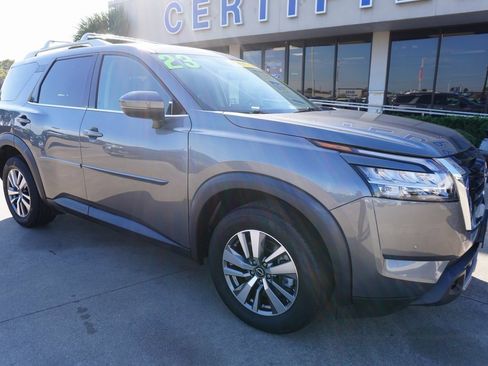 Used 2023 Nissan Pathfinder SL image 1