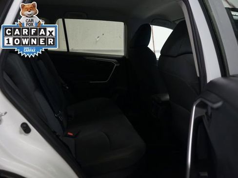 Used 2021 Toyota RAV4 LE image 22