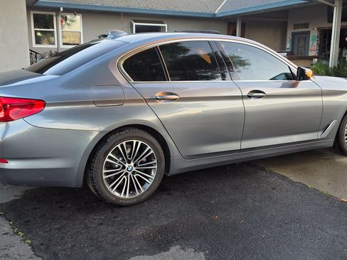 Used 2020 BMW 530e w/ Convenience Package RWD image 3