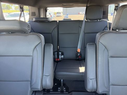 Used 2024 Chevrolet Suburban High Country AWD/4WD image 24
