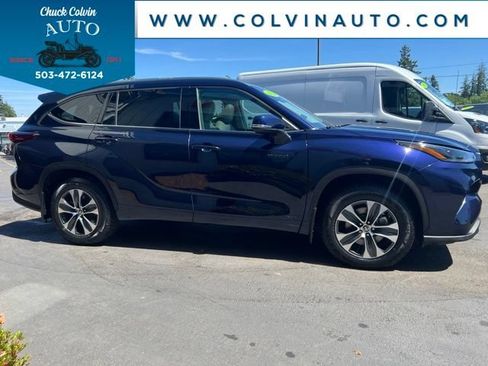 Used 2021 Toyota Highlander XLE AWD/4WD image 5