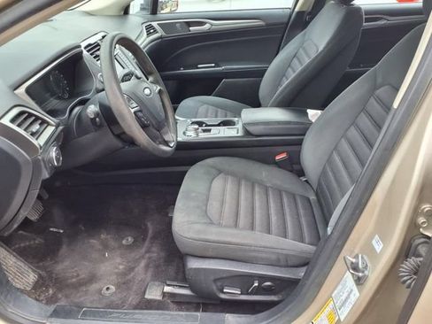 Used 2017 Ford Fusion SE FWD image 13