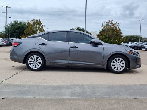 Used 2025 Nissan Sentra S FWD image 11