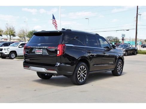 Used 2025 Ford Expedition Platinum image 5