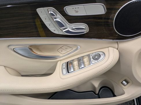 Used 2019 Mercedes-Benz C 300 4MATIC Sedan image 9