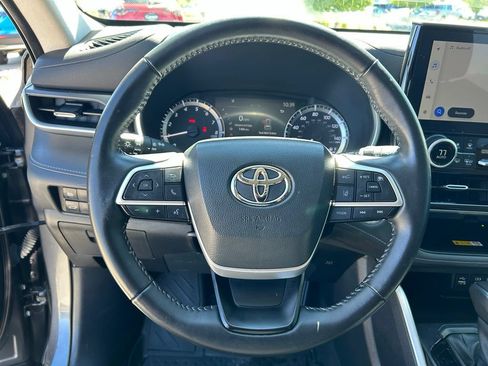 Used 2023 Toyota Highlander XLE FWD image 9