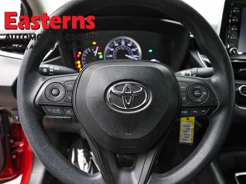 Used 2020 Toyota Corolla LE FWD image 10