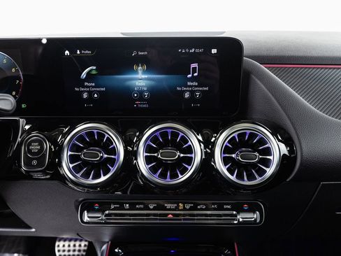 Certified 2022 Mercedes-Benz GLA 250 4MATIC image 15