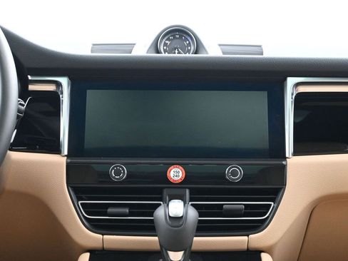 Used 2026 Porsche Macan image 11