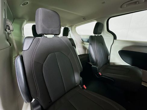 Used 2023 Chrysler Voyager LX image 26