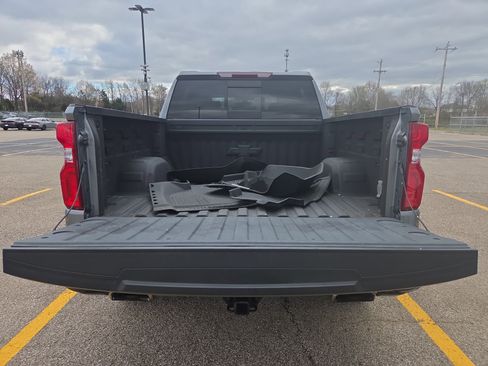 Used 2021 Chevrolet Silverado 1500 LT Trail Boss w/ Convenience Package II image 9