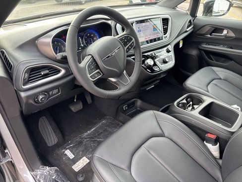New 2026 Chrysler Pacifica Select image 14