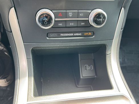 Used 2024 Ford Edge SEL AWD/4WD image 11