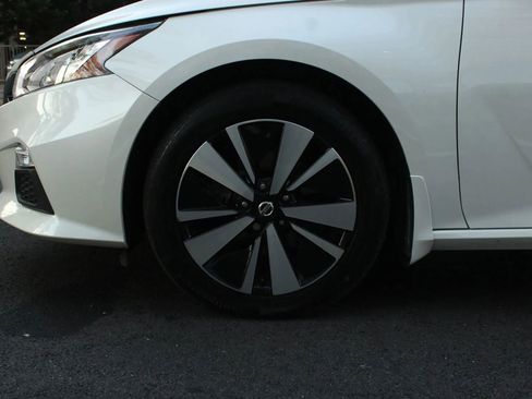Used 2022 Nissan Altima 2.5 SV AWD/4WD image 10