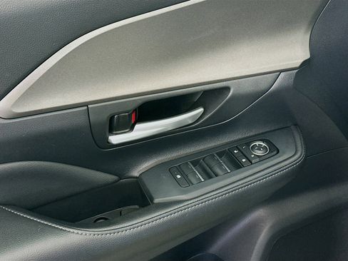 Used 2025 Toyota Grand Highlander FWD image 15