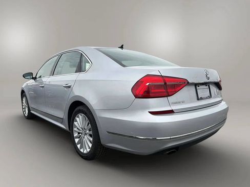 Used 2016 Volkswagen Passat 1.8T SE FWD image 5
