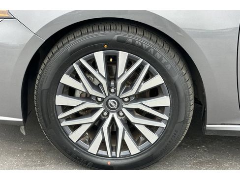 Used 2024 Nissan Altima 2.5 SV FWD image 31