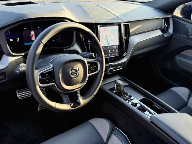 Used 2022 Volvo XC60 B5 R-Design FWD image 10