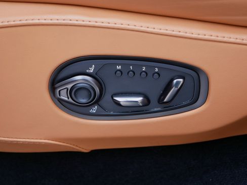 Used 2022 Aston Martin DBX image 20