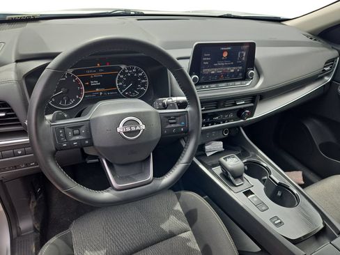 Used 2025 Nissan Rogue SV FWD image 9