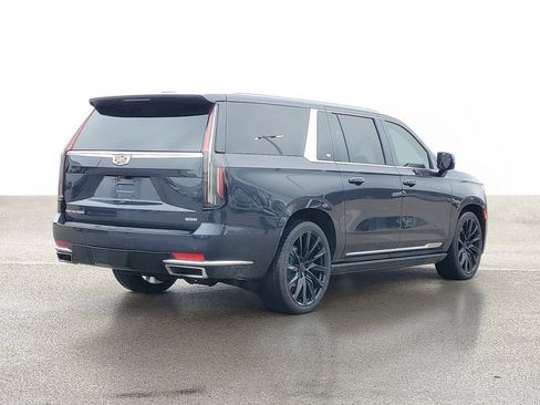 Certified 2023 Cadillac Escalade ESV Premium Luxury w/ Performance Package AWD/4WD image 4