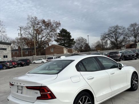 Used 2019 Volvo S60 T5 Momentum w/ Premium Package image 3