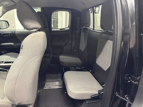 Used 2020 Toyota Tacoma SR5 AWD/4WD image 19
