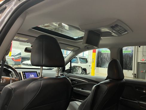 Used 2017 Honda Pilot EX-L image 16