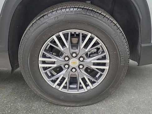 Used 2025 Chevrolet Traverse LT w/ Driver Confidence Package FWD image 30