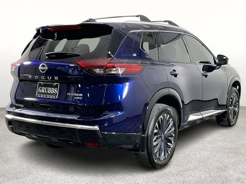 Used 2025 Nissan Rogue Platinum w/ Platinum Premium Package image 2