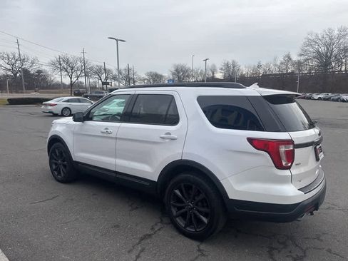 Used 2018 Ford Explorer XLT w/ Equipment Group 202A image 5