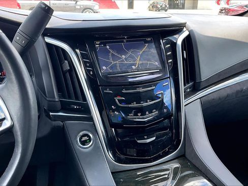 Used 2020 Cadillac Escalade Platinum RWD image 7