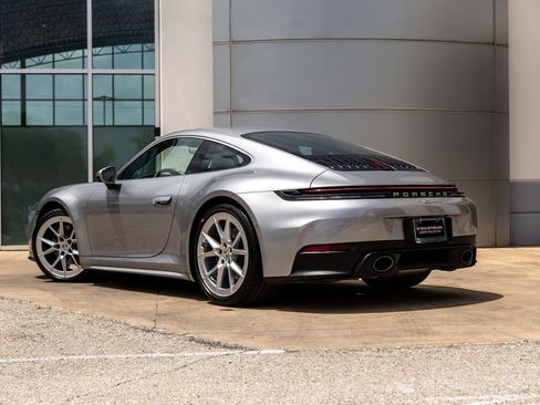 Used 2025 Porsche 911 Carrera RWD image 10