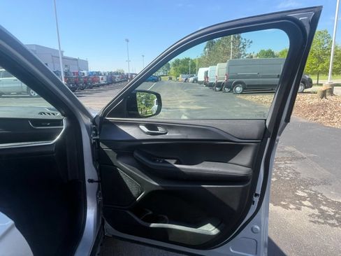 Used 2024 Jeep Grand Cherokee Altitude AWD/4WD image 50