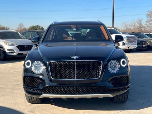 Used 2019 Bentley Bentayga image 2