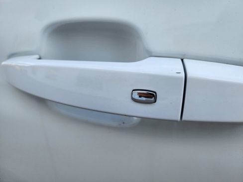 Used 2023 GMC Acadia SLE image 17