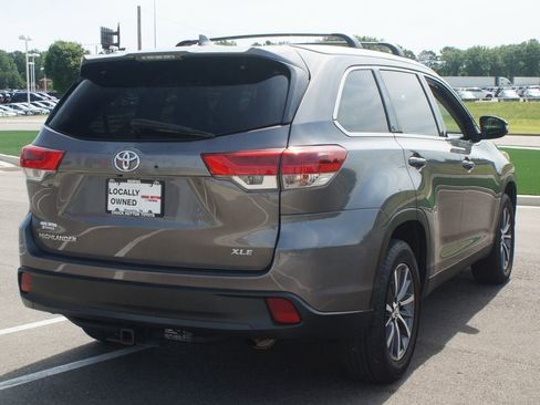 Used 2019 Toyota Highlander XLE FWD image 16