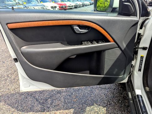 Used 2010 Volvo XC70 3.2 image 11