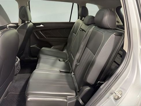 Used 2022 Volkswagen Tiguan SE w/ Panoramic Sunroof Package image 29