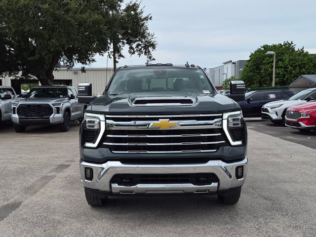 Used 2025 Chevrolet Silverado 3500 LTZ w/ LTZ Plus Package AWD/4WD image 2