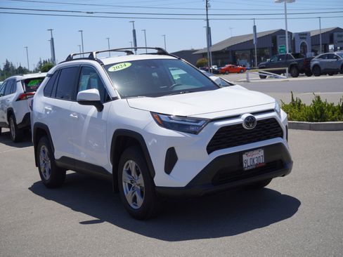 Used 2024 Toyota RAV4 XLE AWD/4WD image 1