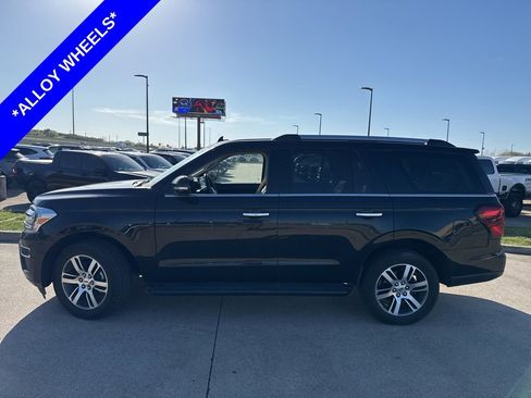 Used 2024 Ford Expedition Limited image 3