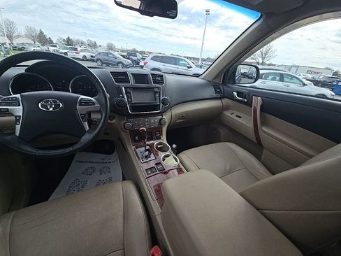 Used 2013 Toyota Highlander Limited image 25