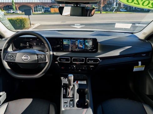 New 2026 Nissan Sentra SR w/ SR Premium Package FWD image 9