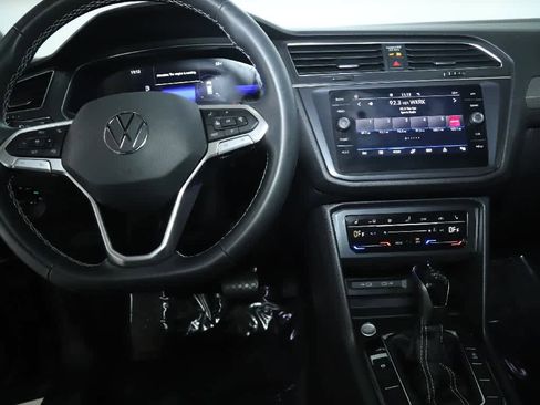 Certified 2023 Volkswagen Tiguan SE w/ Panoramic Sunroof Package image 30