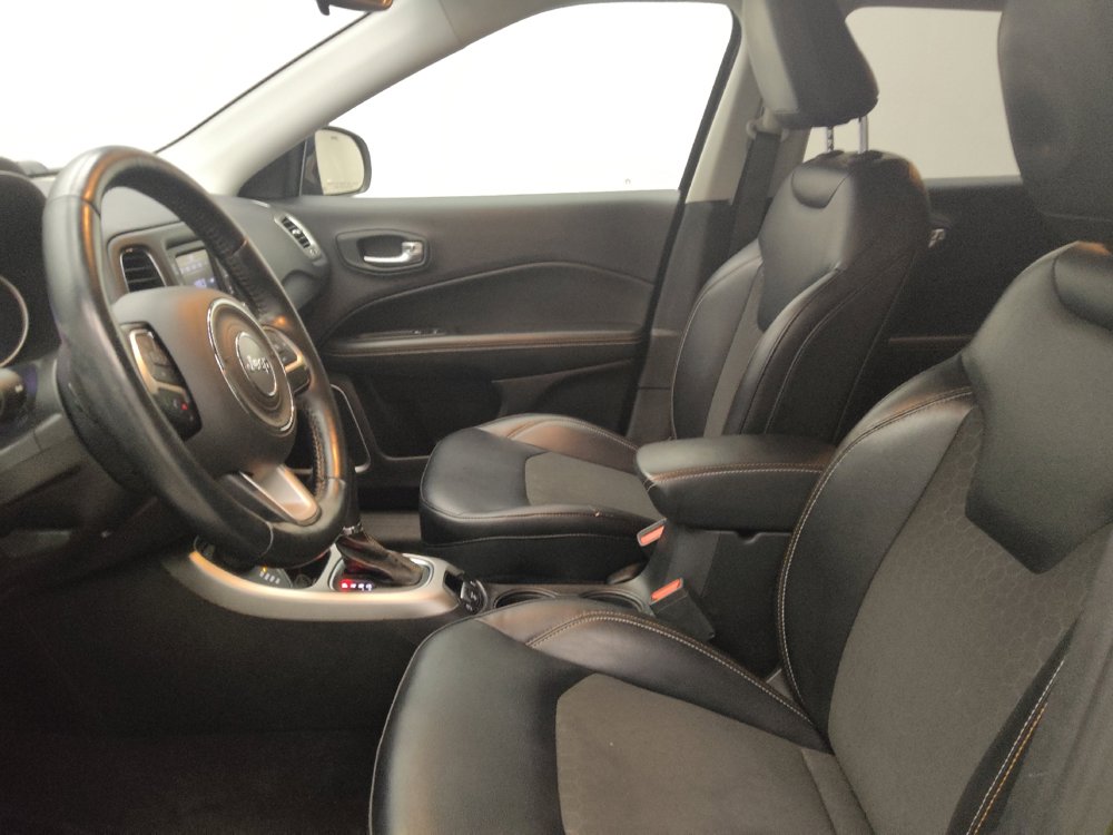 Used 2017 Jeep Compass Latitude w/ Cold Weather Group AWD/4WD image 17