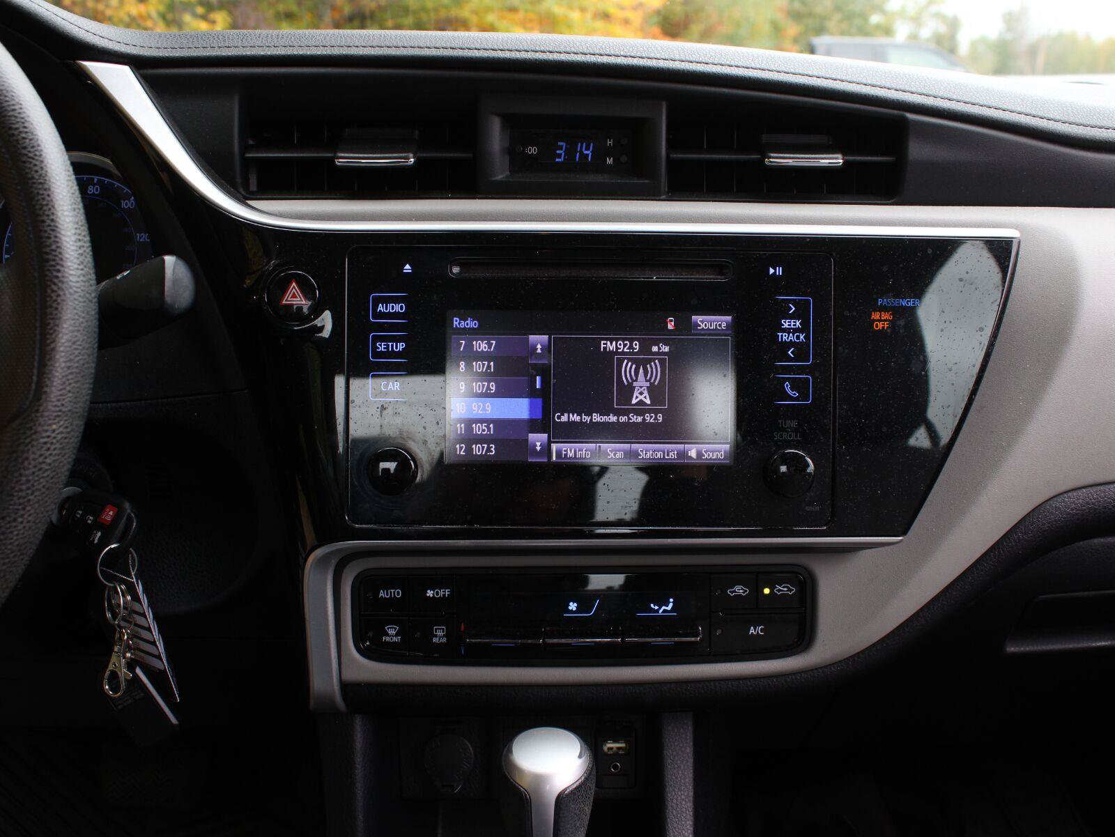 Used 2018 Toyota Corolla LE FWD image 13