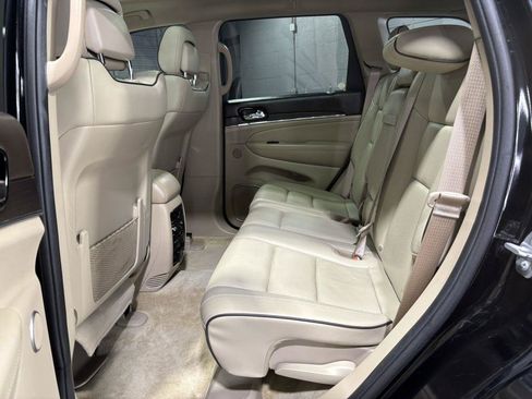 Used 2019 Jeep Grand Cherokee Overland AWD/4WD image 23