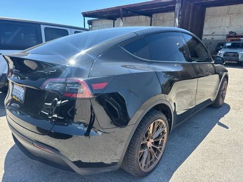 Used 2025 Tesla Model Y Long Range RWD image 5